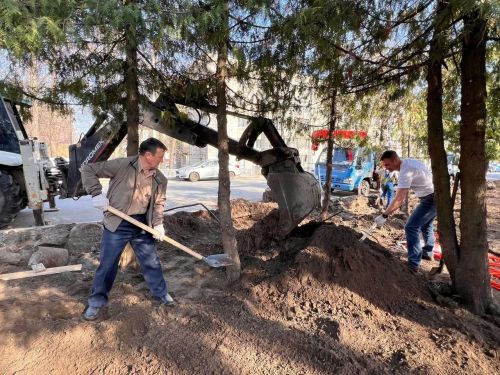 Глава Зеленодольского района принял участие в уборке обновляющегося Парка Победы