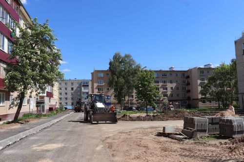 Мэр Зеленодольска осмотрел дом на улице Фрунзе и несколько дворов, которые обновляются по республиканским программам