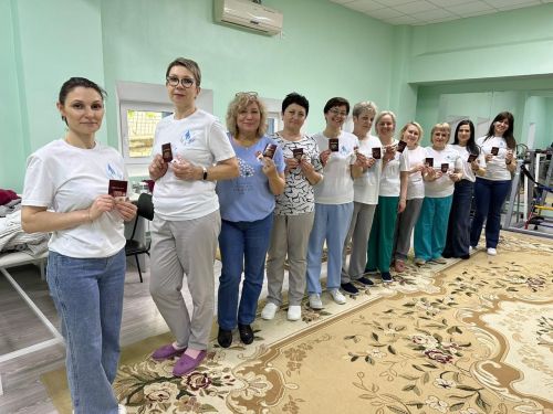 Сотрудникам реабилитационного центра «Доверие» вручили значки ГТО
