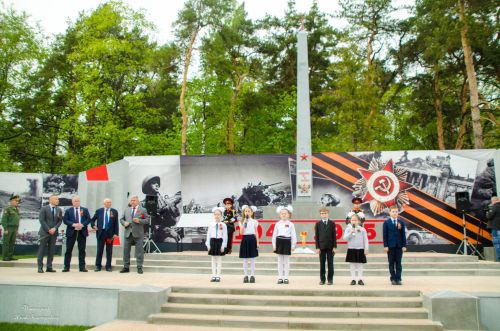 В преддверии 9 мая обновили обелиск Победы в посёлке Васильево