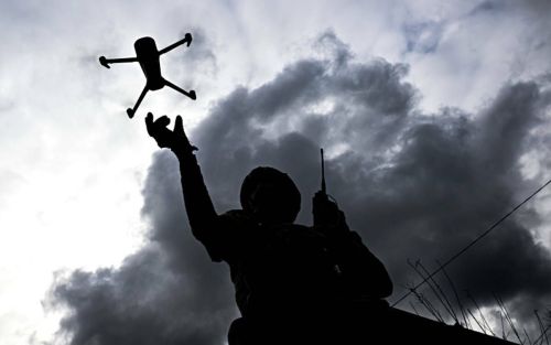 Не подходите к окнам и не снимайте происходящее на камеру: что делать при атаке беспилотника