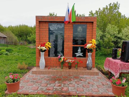 В Больших Ачасырах увековечили память земляков