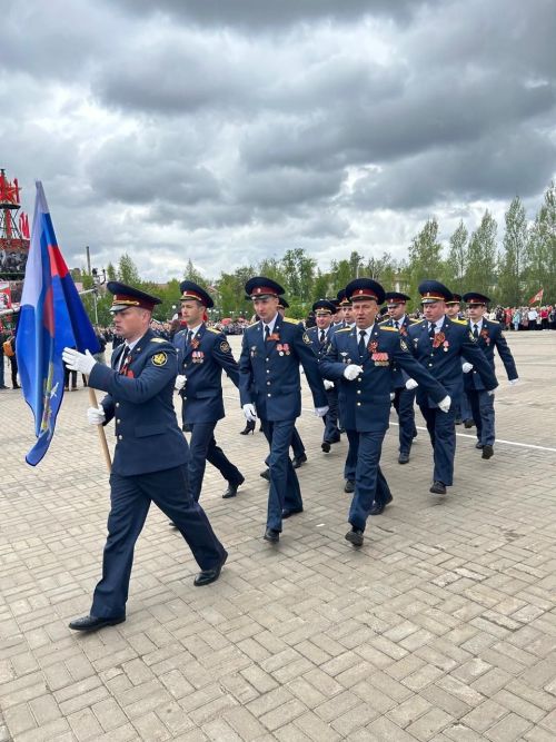 В 10.00 на центральной площади КСК «Авангард» началось торжественное прохождение парадных расчетов