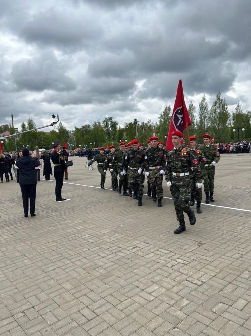 В 10.00 на центральной площади КСК «Авангард» началось торжественное прохождение парадных расчетов
