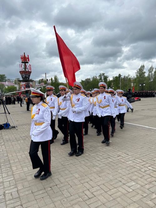 В 10.00 на центральной площади КСК «Авангард» началось торжественное прохождение парадных расчетов