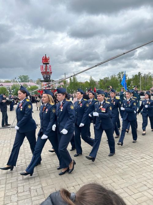 В 10.00 на центральной площади КСК «Авангард» началось торжественное прохождение парадных расчетов
