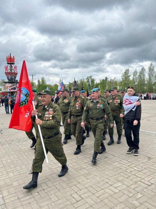 В 10.00 на центральной площади КСК «Авангард» началось торжественное прохождение парадных расчетов