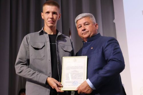 Михаил Афанасьев вручил благодарственные письма зеленодольцам, спасшим 11-летнего мальчика