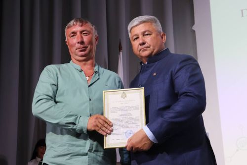 Михаил Афанасьев вручил благодарственные письма зеленодольцам, спасшим 11-летнего мальчика