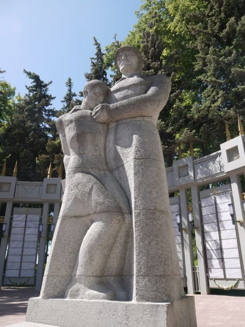 Сегодня исполняется 55 лет скульптурной композиции «Солдаты» в Парке Победы Зеленодольска