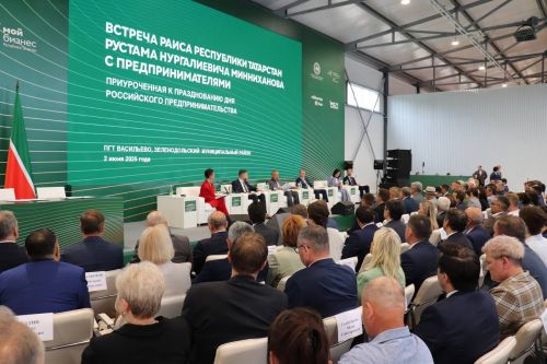 В промпарке «Весна» в Васильево Рустам Минниханов встретился с представителями бизнес-сообщества Татарстана