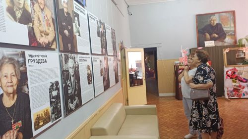 В Центральной библиотеке Зеленодольска проходит фотовыставка «От героев былых времён...»