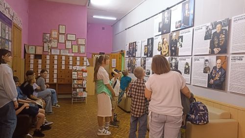 В Центральной библиотеке Зеленодольска проходит фотовыставка «От героев былых времён...»
