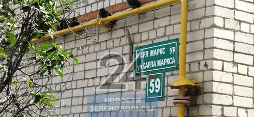У дома № 59 по ул. Карла Маркса появился новенький асфальт и прекрасная парковка на 18 машин