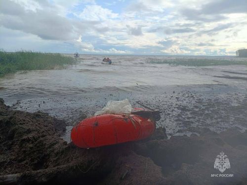 Сотрудники МЧС Татарстана спасли пару супругов 93 и 80 лет, оказавшихся в шторме на резиновой лодке