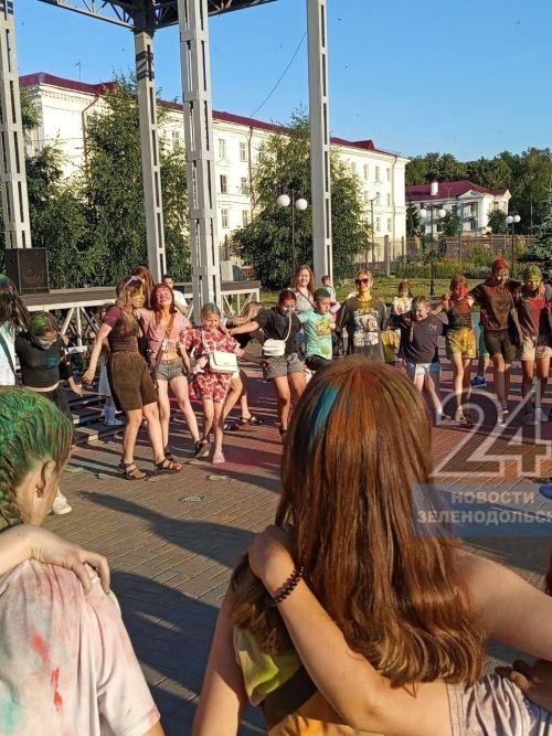 Летнее веселье в красках: в Зеленодольске прошел Фестиваль красок