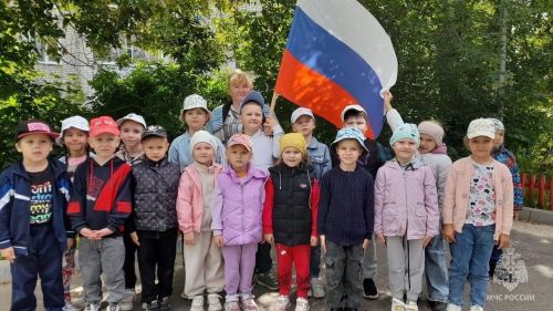 В Зеленодольском пожарно-спасательном гарнизоне провели мероприятие в честь Дня Государственного флага России