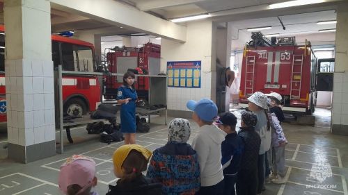 В Зеленодольском пожарно-спасательном гарнизоне провели мероприятие в честь Дня Государственного флага России