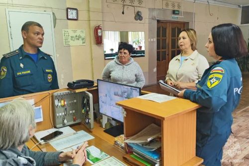 Сотрудники Госпожнадзора обследуют места проведения выборов