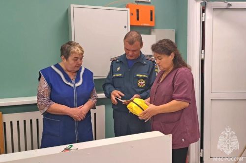 Сотрудники Госпожнадзора обследуют места проведения выборов