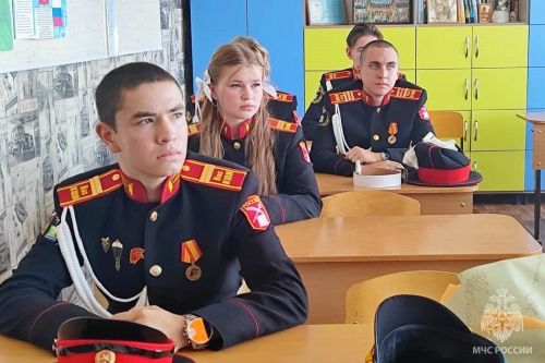Сотрудники МЧС России приняли участие в празднования Дня знаний