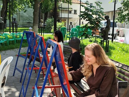 Почти 400 взрослых и детей приняли участие в социальном проекте «Рисуй, Казань!»