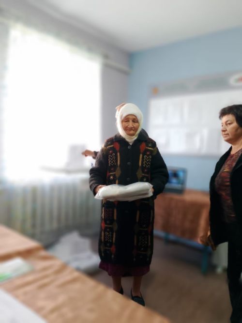 84-летняя Разия Ибрагимова, жительница села Русское Азелеево, пришла на выборы в свой день рождения