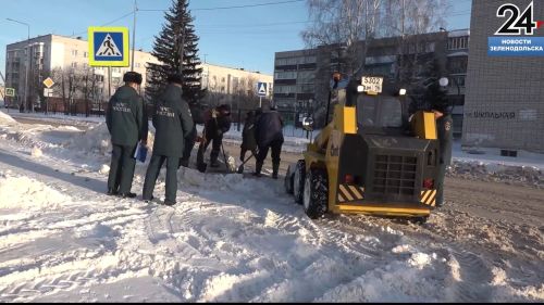 Сотрудники противопожарной службы ЗМР провели рейды по пожарным гидрантам в п. Васильево