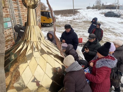 Троицкая церковь в с. Косяково благодаря энтузиастам увенчалась крестом