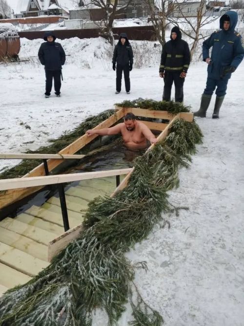 На льду Раифского озера прошёл молебен