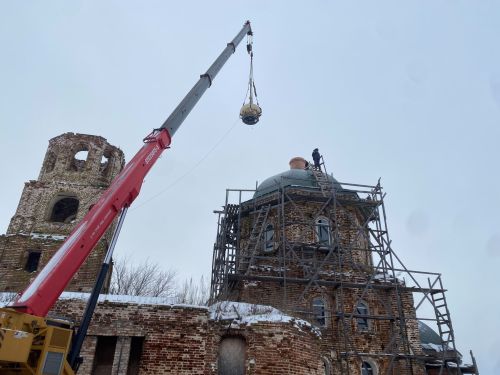 Троицкая церковь в с. Косяково благодаря энтузиастам увенчалась крестом