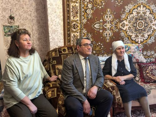 В Зеленодольской ЦРБ поздравили с 90-летием ветерана медицины Клару Касимову