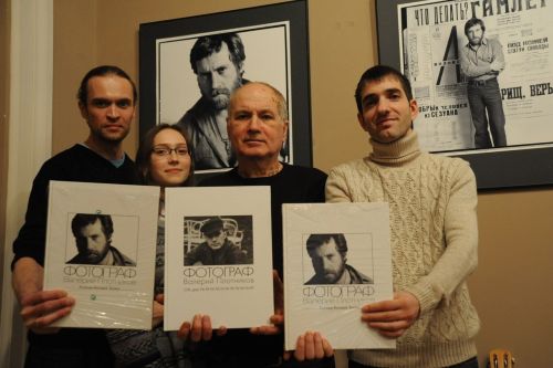Высоцкий через объектив друга: в Музее соцбыта открылась душевная выставка