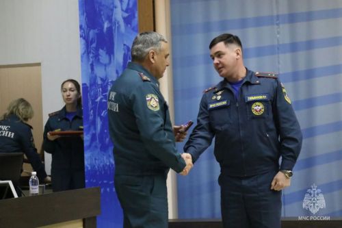 Зеленодольским пожарным вручили награды и новую технику
