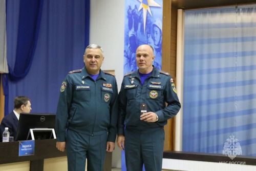 Зеленодольским пожарным вручили награды и новую технику