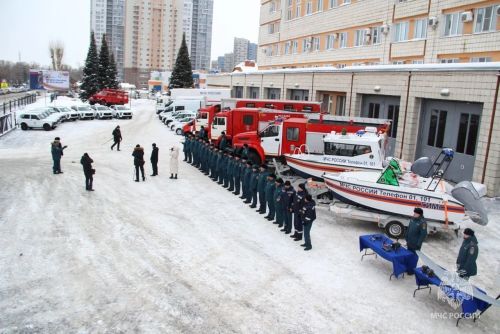 Зеленодольским пожарным вручили награды и новую технику