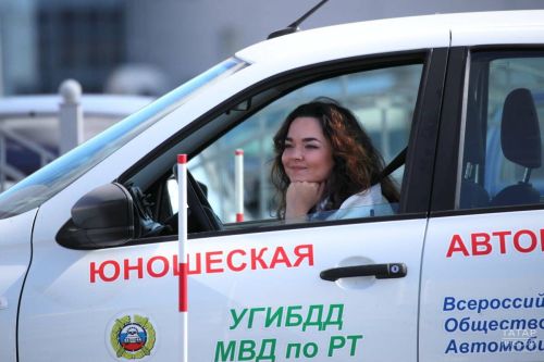 В России меняют обучение в автошколах: больше часов вождения и новые темы
