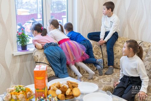 Более 20 многодетных семей из Татарстана получили квартиры от Госжилфонда