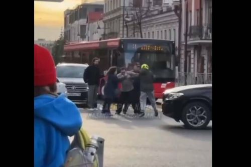 В Казани женщина применила перцовку против подростка на электромотоцикле