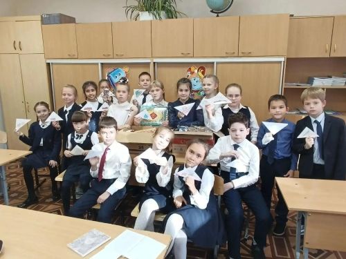 Гимназия №3 собрала 20 тысяч рублей для бойцов СВО