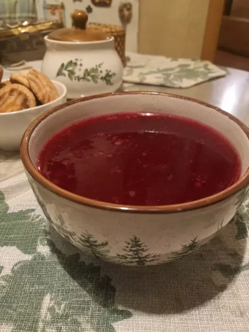 Бабушка рассказала, почему кукурузная мука лучше крахмала для киселя из брусники