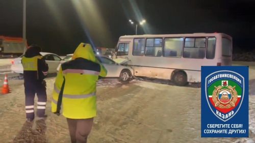 На трассе Казань — Оренбург в ДТП  с четырьмя автомобилями пострадало три человека