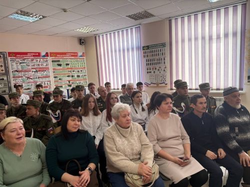 «Никто не забыт, ничто не забыто»: в Зеленодольском механическом колледже открыли мемориальный стенд героям СВО