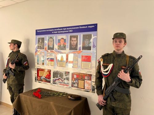 «Никто не забыт, ничто не забыто»: в Зеленодольском механическом колледже открыли мемориальный стенд героям СВО