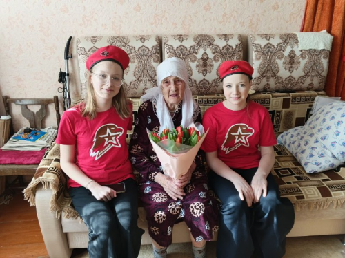 Юнармейцы поздравили с 96-летием труженицу тыла Альфию  Абдуллину