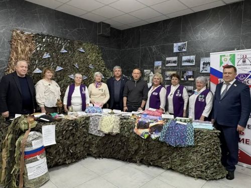 Михаил Афанасьев и Ренат Мистахов посетили волонтерский штаб «Единство» в поселке Васильево