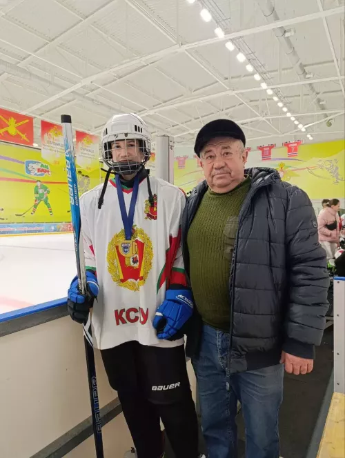 В День наставника в Минпросвещения наградили педагога-офицера Геннадия Прошина