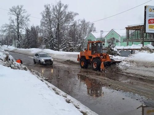 Сотрудники Зеленодольского коммунального хозяйства готовятся к паводку
