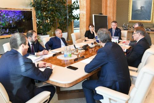 Раис Татарстана Рустам Минниханов обсудил с министром здравоохранения РФ Михаилом Мурашко помощь пострадавшим на пожаре в Нижнекамске