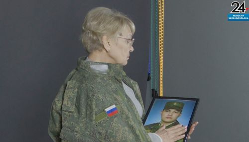 «Китель все ещё хранит родное тепло»: Зеленодольские жены и матери бойцов надели мундиры своих героев